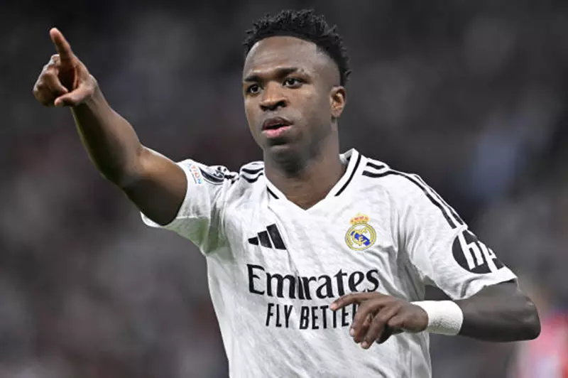 فينيسيوس يعلن تجديد عقده مع ريال مدريد بعد انتهاء المونديال